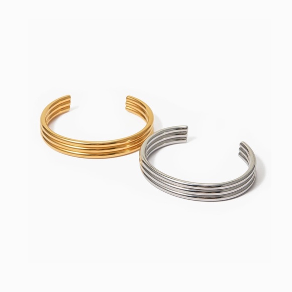 (NWT) So Chic Open Bangle - Picture 4 of 8